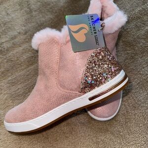 Brand New Skechers Girl Shoutouts Pink  Sneaker Boot size 3